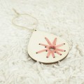 5900168575158  Deku - Zestaw zawieszek do haftowania na drewnie 6 x 4,5 cm – łezka – wzór linie B.jpg